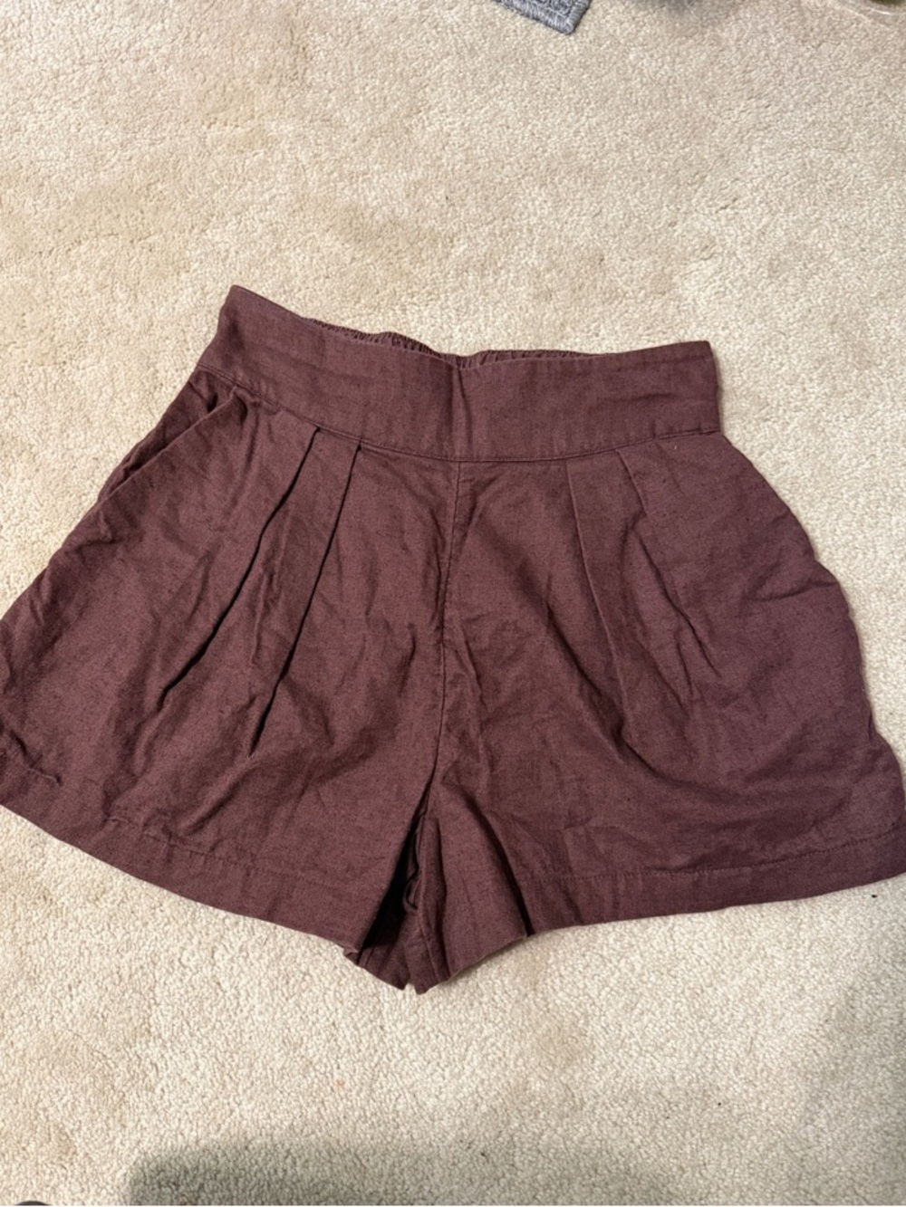 Abercrombie & Fitch High-Waist Pleated Shorts — Deep Brown